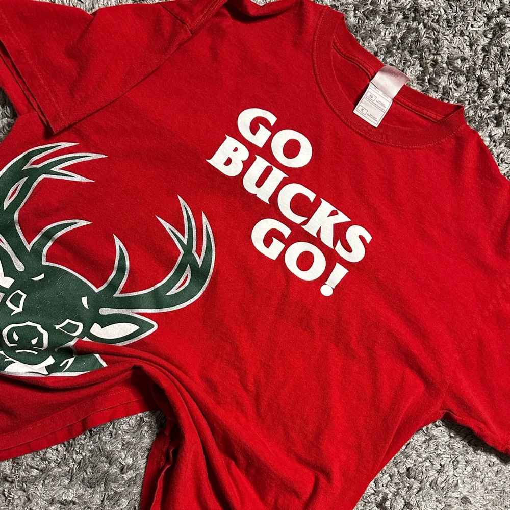 2000s Milwaukee Bucks Shirt
